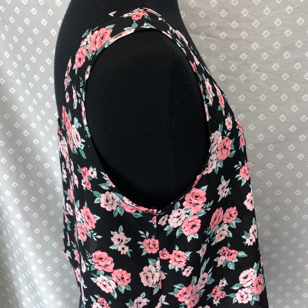 Flowy Floral Crop Top - Picture 4 of 5